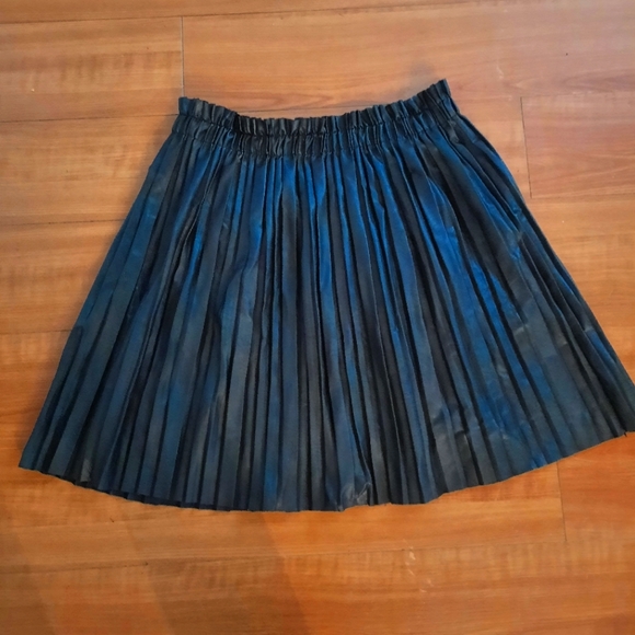 Pleated leather skirt - Picture 1 of 2